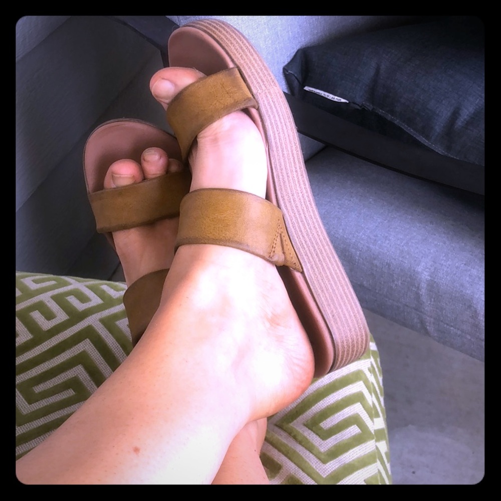 Cute and comfy sandal!